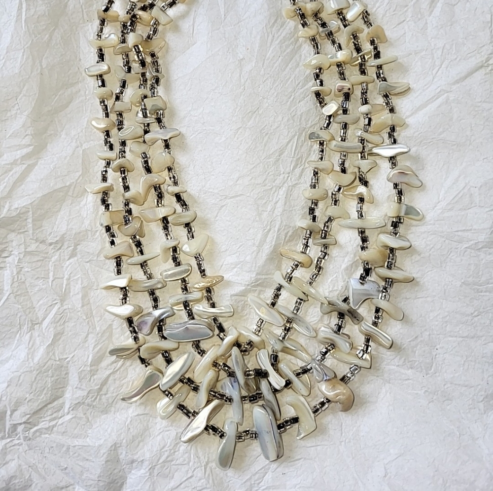 MOTHER OF PEARL FOUR-STRAND VINTAGE NECKLACE - HANDMADE IN JAPAN - Picture 3 of 6